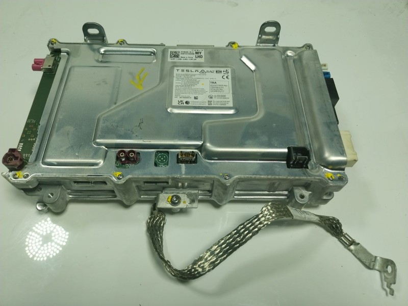 Recambio de modulo electronico para tesla model y ev a las 4 ruedas referencia OEM IAM 1684435S0E  168443500E