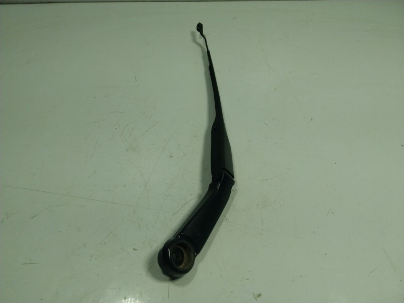 Recambio de brazo limpia delantero derecho para kia carens iv 1.7 crdi referencia OEM IAM 98311A4000  