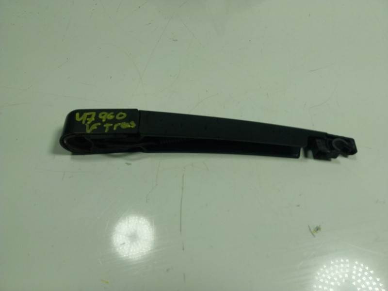 Recambio de brazo limpia trasero para kia carens iv 1.7 crdi referencia OEM IAM 98815A4000  