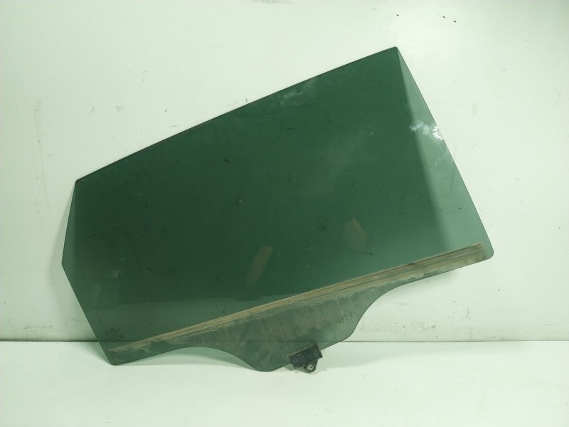 Recambio de cristal puerta trasero derecho para kia carens iv 1.7 crdi referencia OEM IAM 83420A4010  