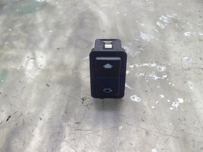 Recambio de mando elevalunas trasero izquierdo para bmw serie 7 (e38) 730d automático referencia OEM IAM 61318368974 8368974 