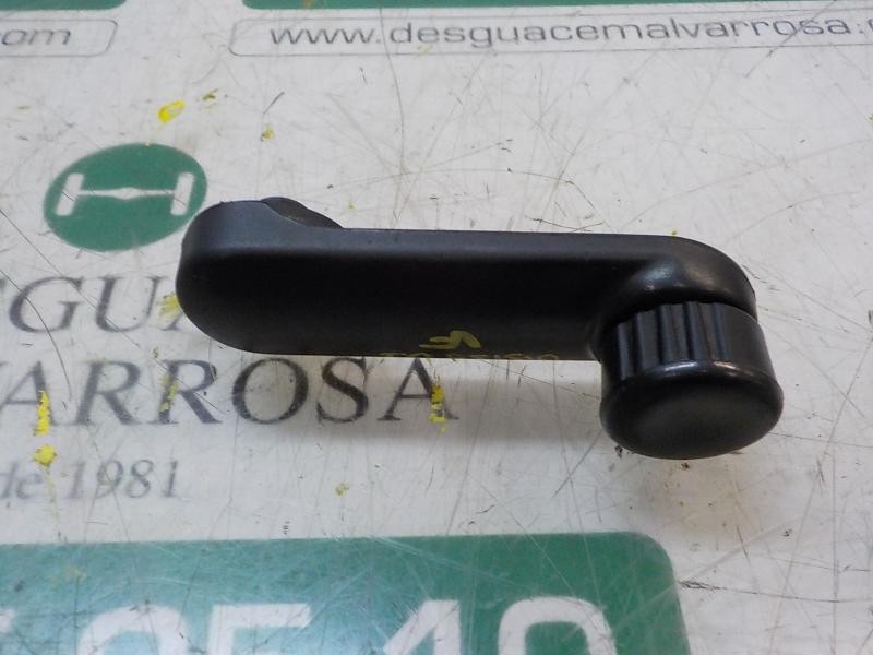 Recambio de maneta elevalunas delantera izquierda para dacia dokker express 1.6 cat referencia OEM IAM 8200673745  