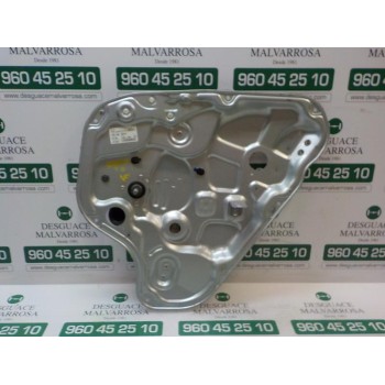 ELEVALUNAS TRASERO DERECHO 834812R000 