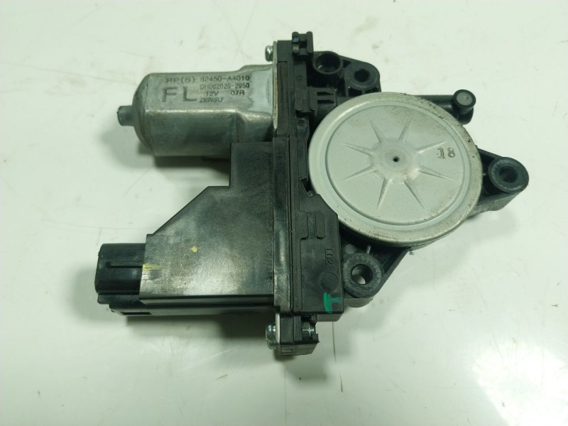 Recambio de motor elevalunas delantero izquierdo para kia carens iv 1.7 crdi referencia OEM IAM 82450A4010 82450A4010 