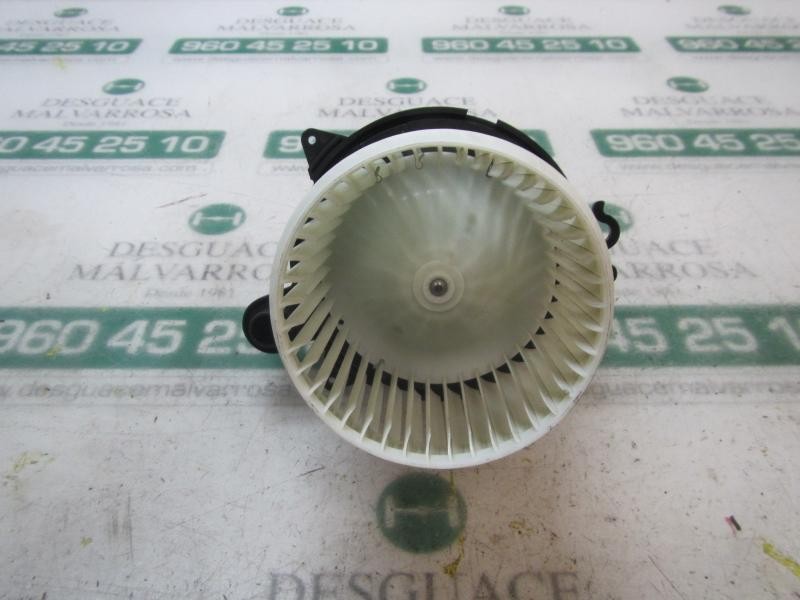 Recambio de motor calefaccion para dacia sandero essential referencia OEM IAM 272107379R  