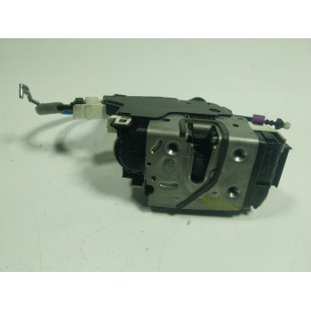 CERRADURA PUERTA DELANTERA DERECHA A1667200435 A2040085899 