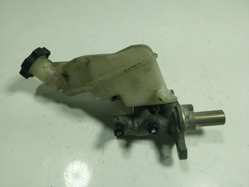Recambio de bomba freno para kia carens iv 1.7 crdi referencia OEM IAM 58510A4800  