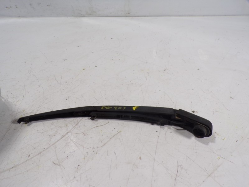 Recambio de brazo limpia trasero para dacia sandero stepway referencia OEM IAM 287815304R  