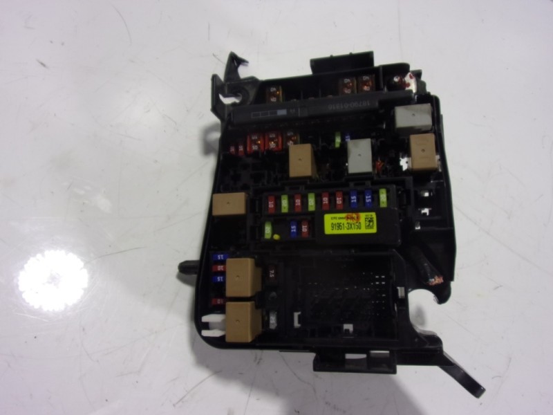 Recambio de caja reles / fusibles para kia cee´´d 1.6 gdi cat referencia OEM IAM 91303A2650 919513X150 