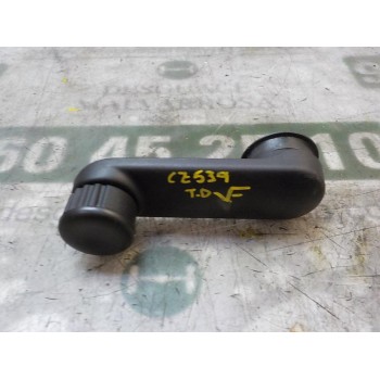 MANETA ELEVALUNAS TRASERA DERECHA 8200673745 