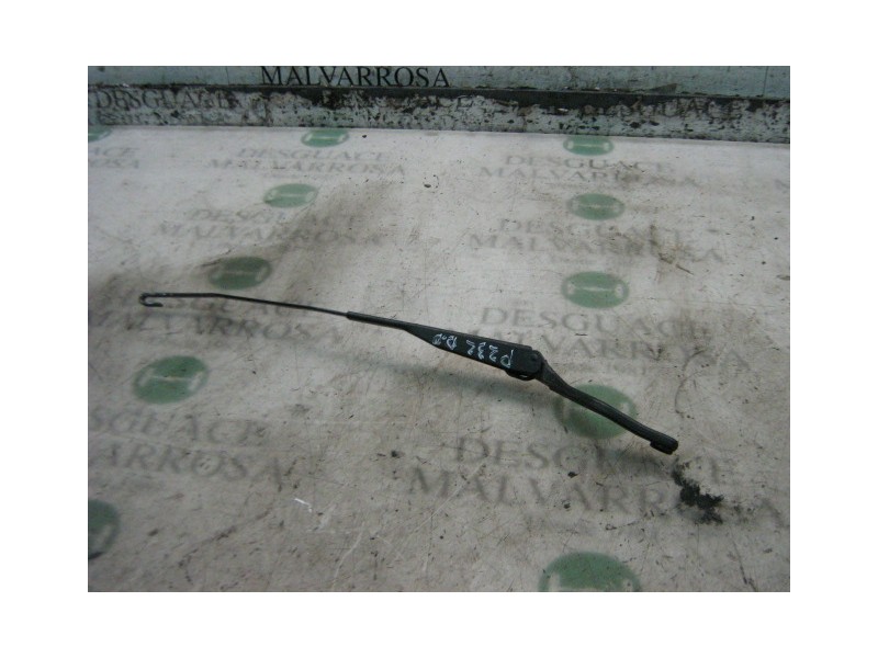 Recambio de brazo limpia delantero derecho para peugeot 106 (s1) kid referencia OEM IAM   