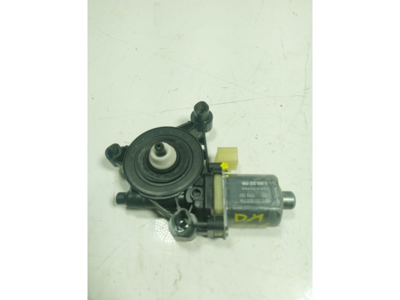 Recambio de motor elevalunas trasero derecho para porsche macan (typ ) 3.0 v6 tdi cat referencia OEM IAM 5Q0959802A 5Q0959802 