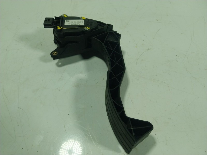 Recambio de potenciometro pedal para smart forfour ev eq 17.6 kwh referencia OEM IAM A4532900800 180023357T 