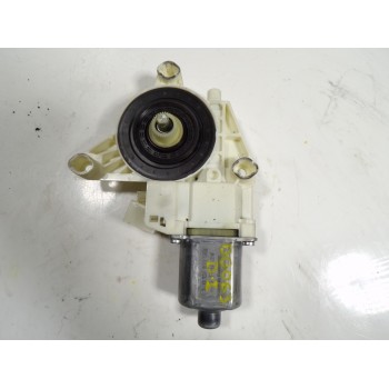MOTOR ELEVALUNAS DELANTERO IZQUIERDO A2048200142 A2048200142 0130822503
