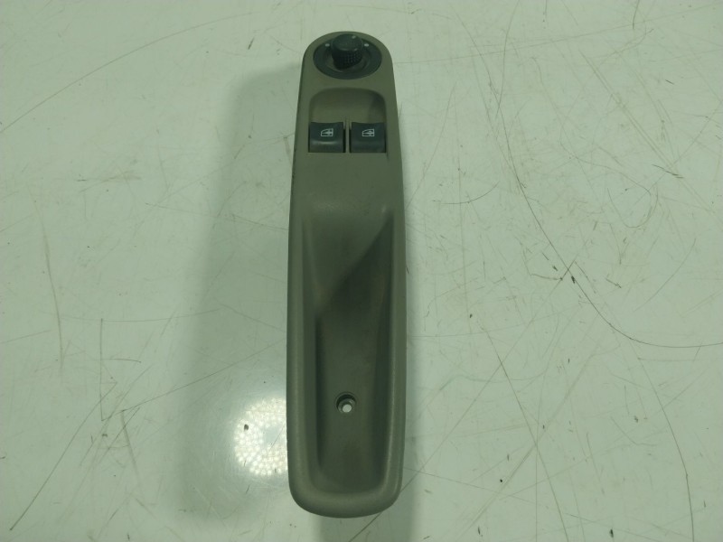Recambio de mando elevalunas delantero izquierdo para renault zoe 68 kw referencia OEM IAM  829502349R 
