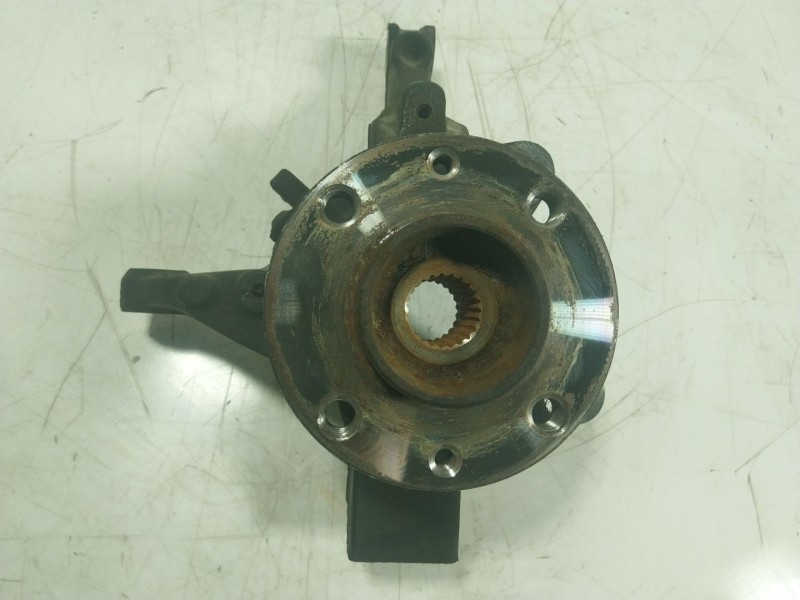 Recambio de mangueta delantera derecha para renault zoe 68 kw referencia OEM IAM   