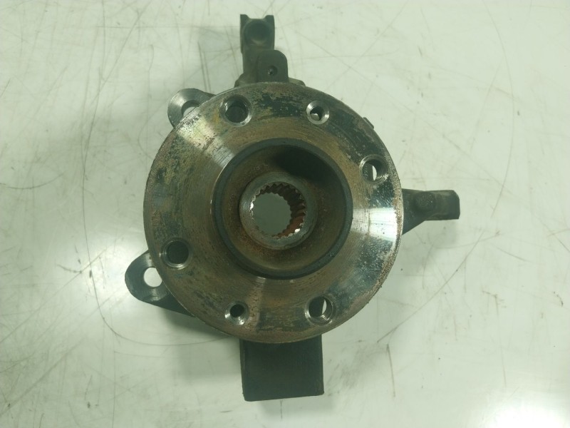 Recambio de mangueta delantera izquierda para renault zoe 68 kw referencia OEM IAM   