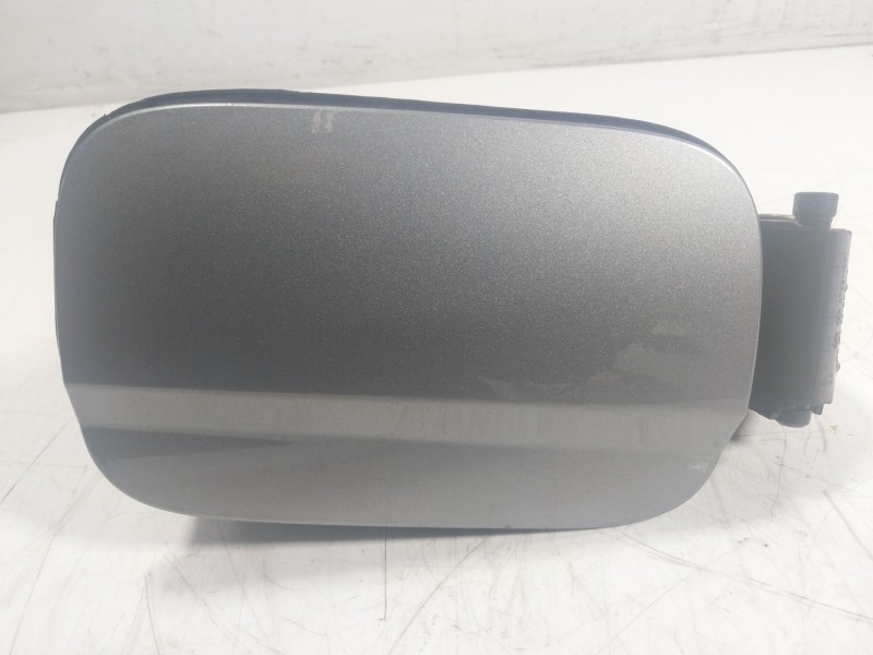 Recambio de tapa combustible para mercedes-benz clase c (w204) berlina 2.1 cdi cat referencia OEM IAM A2047540009 A2047500103 