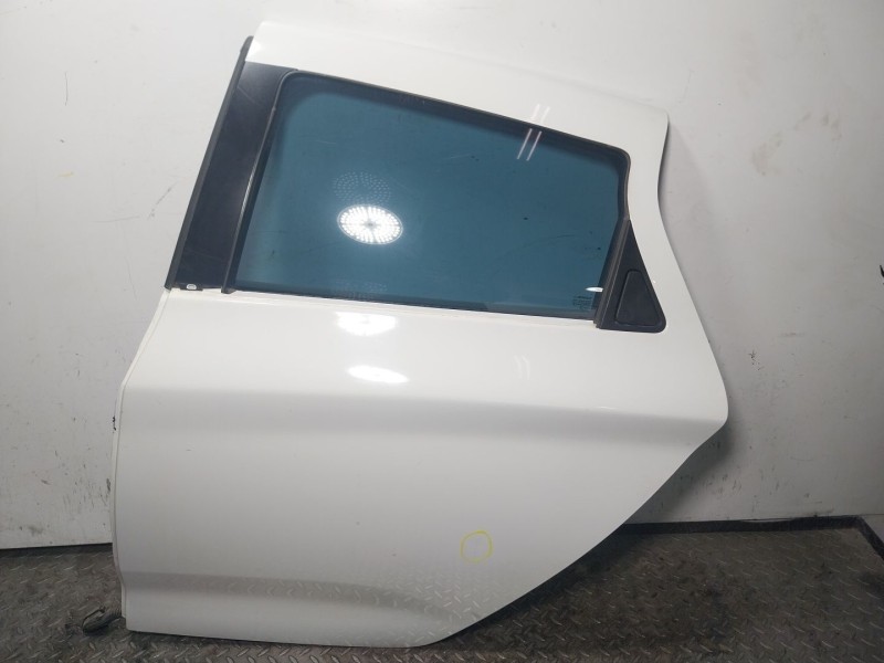 Recambio de puerta trasera izquierda para renault zoe 68 kw referencia OEM IAM   