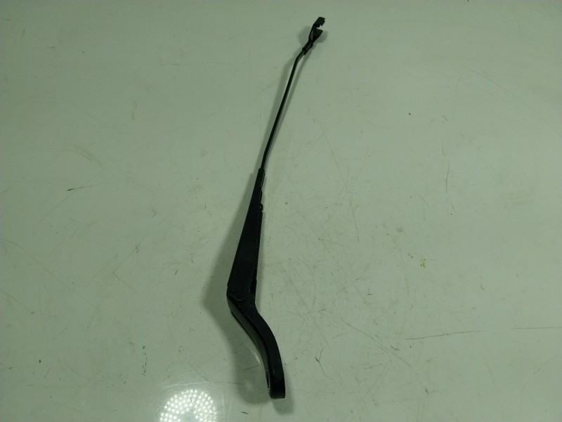 Recambio de brazo limpia delantero izquierdo para renault zoe 68 kw referencia OEM IAM   