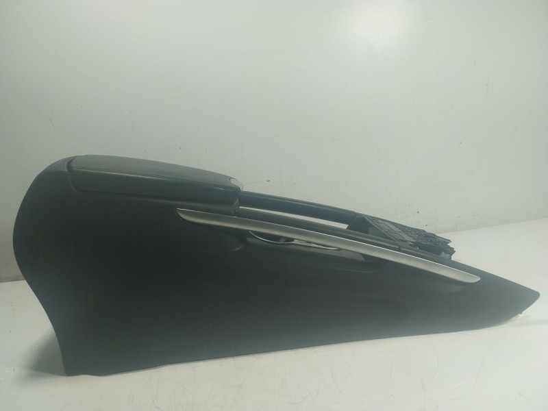 Recambio de apoyabrazos central para mercedes-benz clase m (w164) 6.2 v8 cat referencia OEM IAM A16468008199E38  