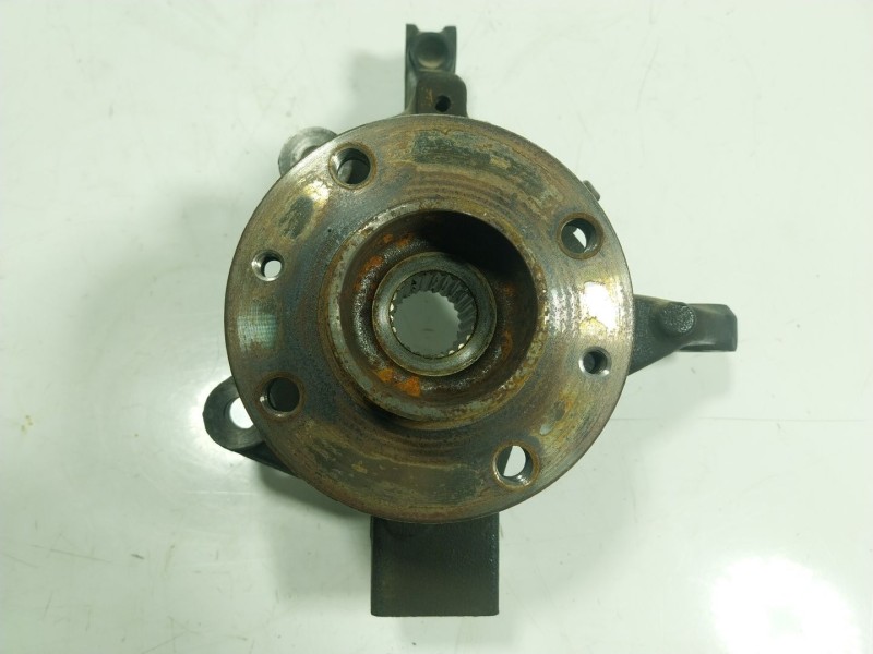 Recambio de mangueta delantera izquierda para renault zoe 68 kw referencia OEM IAM   