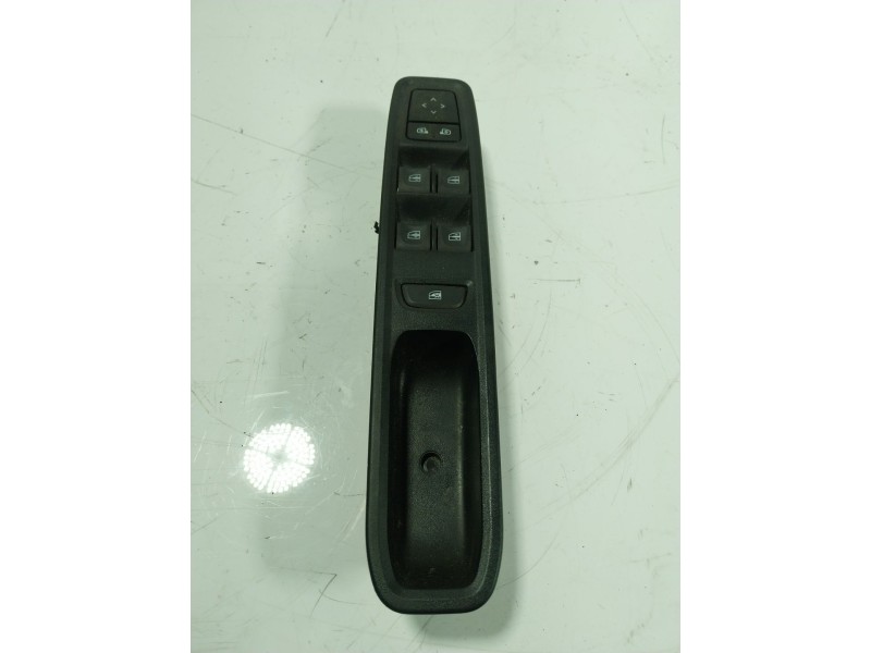Recambio de mando elevalunas delantero izquierdo para dacia sandero 0.9 tce referencia OEM IAM   