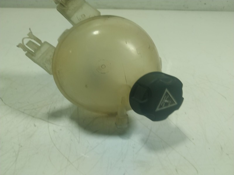 Recambio de deposito expansion para citroën c4 cactus 1.6 bluehdi 100 referencia OEM IAM 9800777280  