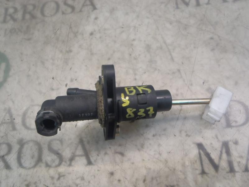 Recambio de bomba embrague para volkswagen polo (9n1) highline referencia OEM IAM   