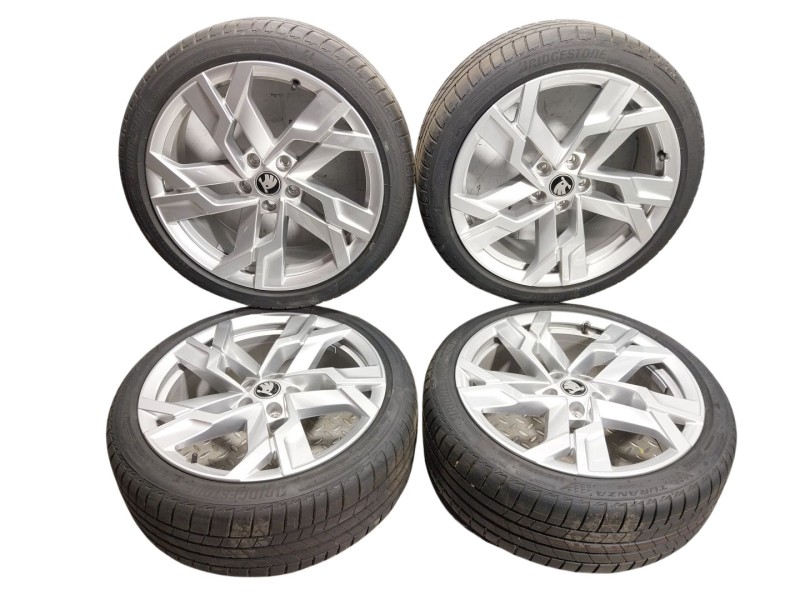 Recambio de juego llantas para skoda karoq (nu7, nd7) 1.5 tsi referencia OEM IAM   