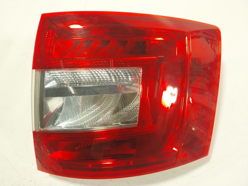 Recambio de piloto trasero derecho para skoda octavia iii combi (5e5, 5e6) 2.0 tdi referencia OEM IAM  5E9945096B 