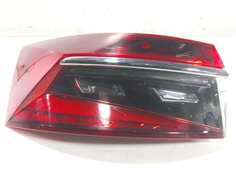 Recambio de piloto trasero izquierdo para skoda superb iii (3v3) 2.0 tdi referencia OEM IAM  3V5945207C 