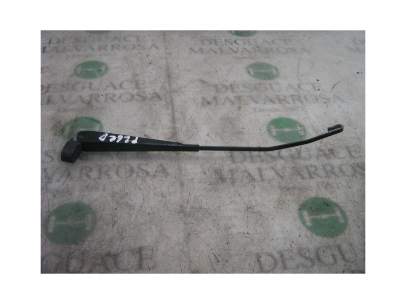 Recambio de brazo limpia delantero derecho para nissan trade 100 referencia OEM IAM   