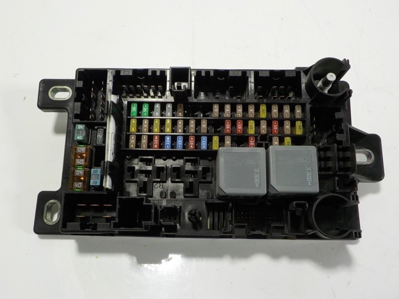 Recambio de caja reles / fusibles para land rover range rover evoque evoque referencia OEM IAM  K8D214A073BD 