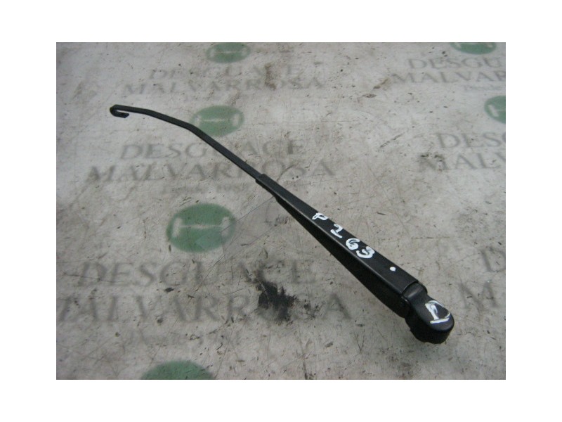 Recambio de brazo limpia delantero derecho para nissan trade 100 referencia OEM IAM   