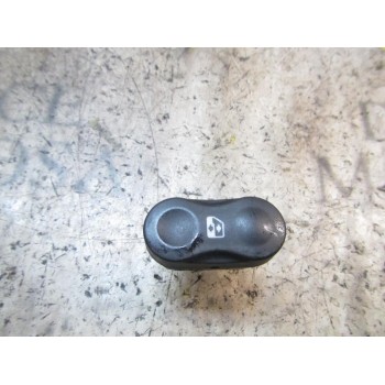 MANDO ELEVALUNAS DELANTERO DERECHO 8200602227 