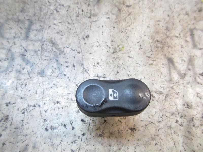 Recambio de mando elevalunas delantero derecho para dacia sandero ambiance referencia OEM IAM 8200602227  