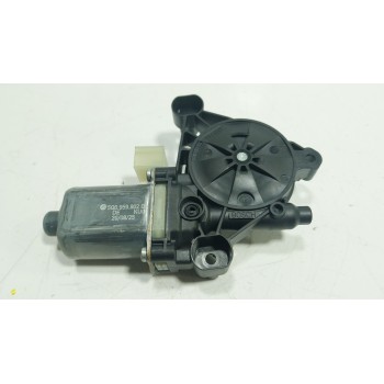 MOTOR ELEVALUNAS DELANTERO DERECHO 5Q0959802B 5Q0959802B 