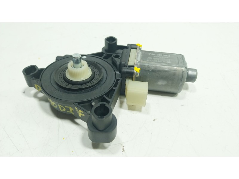 Recambio de motor elevalunas delantero izquierdo para skoda karoq (nu7, nd7) 1.5 tsi referencia OEM IAM  5Q0959801B 