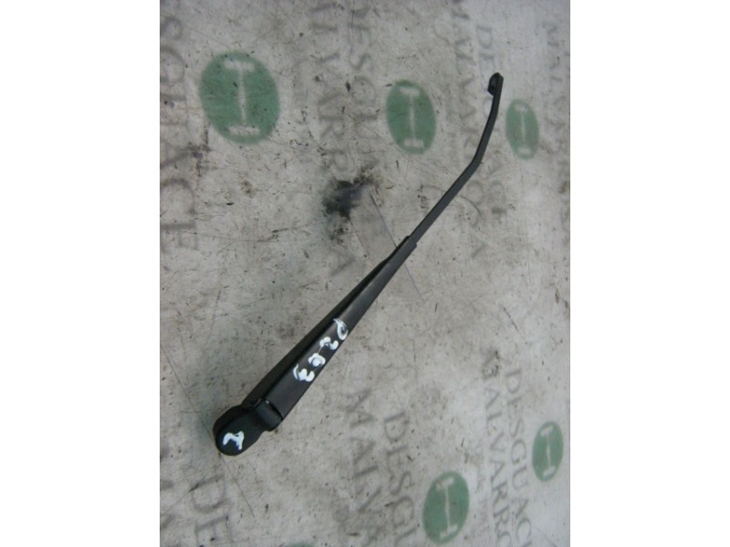 Recambio de brazo limpia delantero izquierdo para nissan trade 100 referencia OEM IAM   