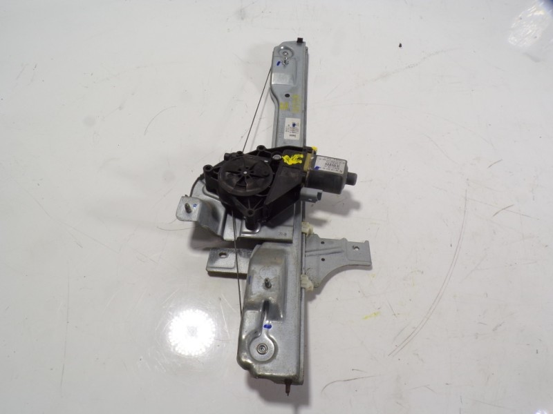 Recambio de elevalunas delantero derecho para peugeot 208 1.4 hdi fap referencia OEM IAM 9673154380 9673154380 0130822702
