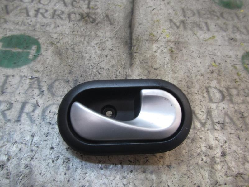 Recambio de maneta interior delantera derecha para dacia sandero ambiance referencia OEM IAM 8200735218  