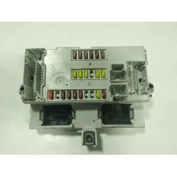 CAJA RELES / FUSIBLES 