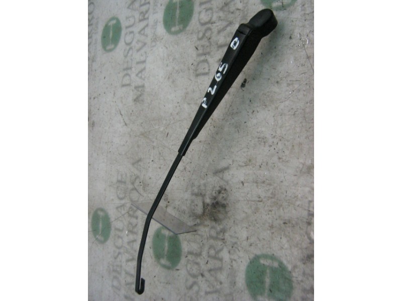 Recambio de brazo limpia delantero derecho para nissan trade 100 referencia OEM IAM   