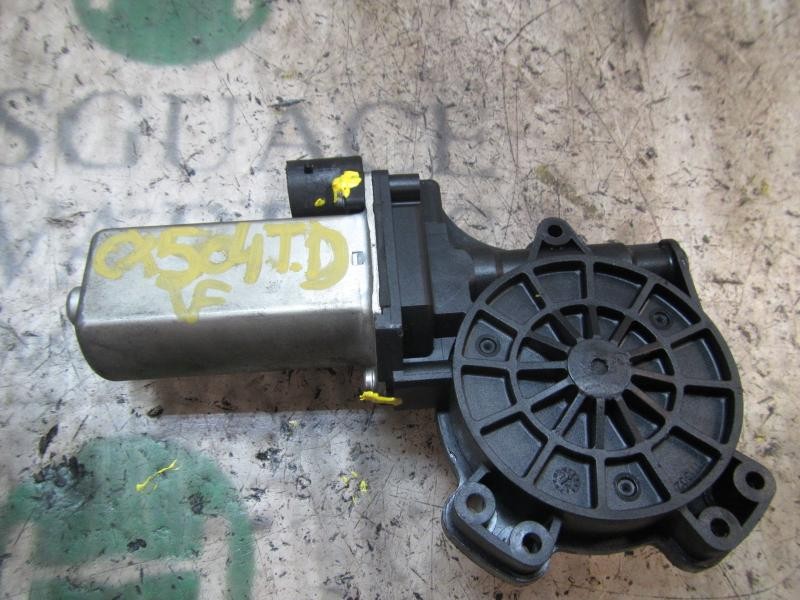 Recambio de motor elevalunas trasero derecho para dacia sandero ambiance referencia OEM IAM 8200733832  