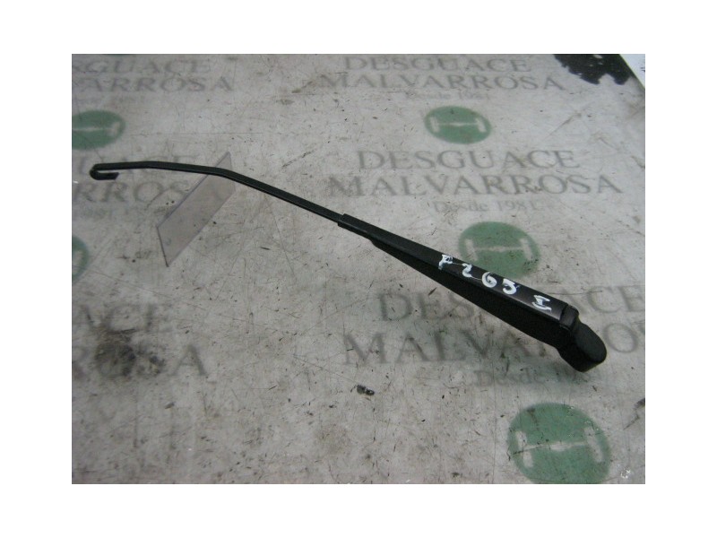 Recambio de brazo limpia delantero izquierdo para nissan trade 100 referencia OEM IAM   