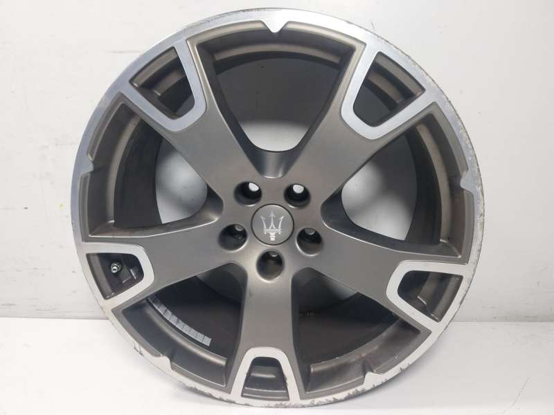 Recambio de llanta para maserati levante 3.0 v6 twinturbo cat referencia OEM IAM 670044708 670044701 