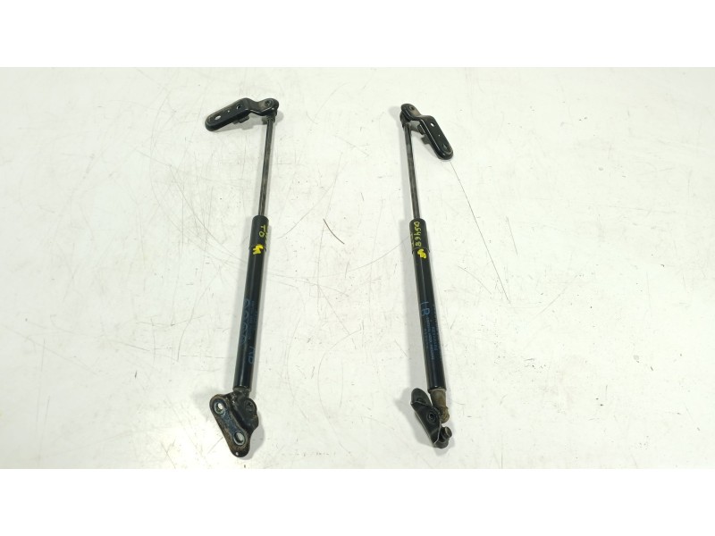 Recambio de amortiguadores maletero / porton para toyota yaris (_p13_) 1.5 (nsp131_) referencia OEM IAM  689500D200 