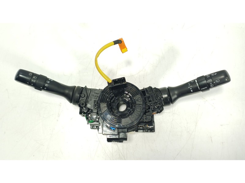 Recambio de mando luces para toyota yaris (_p13_) 1.5 (nsp131_) referencia OEM IAM  822Y900397 