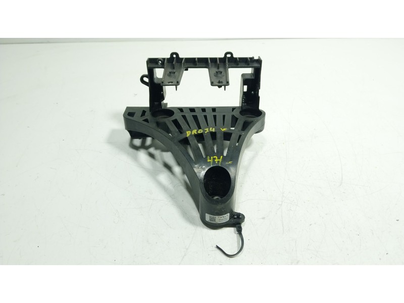 Recambio de moldura para tesla model y ev perfomance a las 4 ruedas referencia OEM IAM  166701400B 